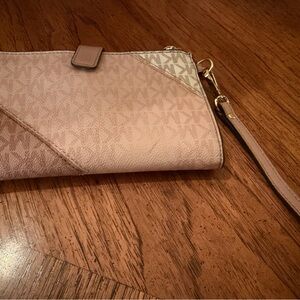 SOLD!! Elegant Beige Designer Wristlet